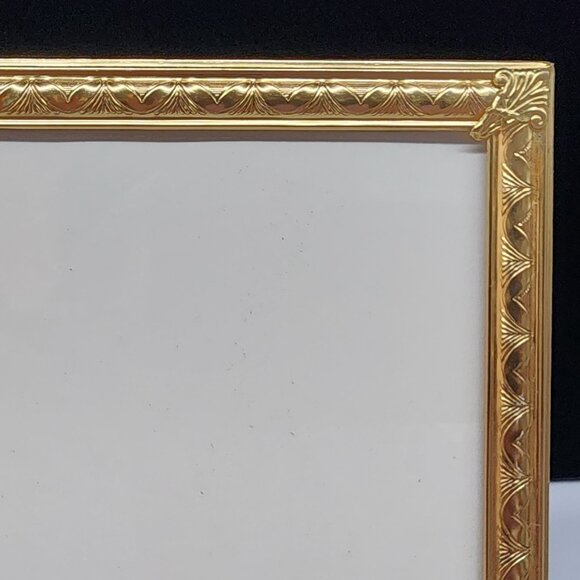 Vintage Ornate Gold Tone Picture Frame With Applied Corners Velvet Backing 10x8 - Picture 3 of 9